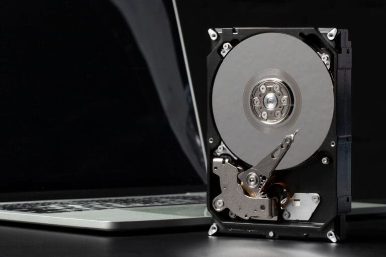 Odzyskiwanie danych z dysku SSD: Dlaczego warto wybrać profesjonalne usługi